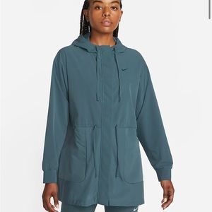 NWT Nike Dri-FIT Bliss Luxe
Women's Anorak Jacket